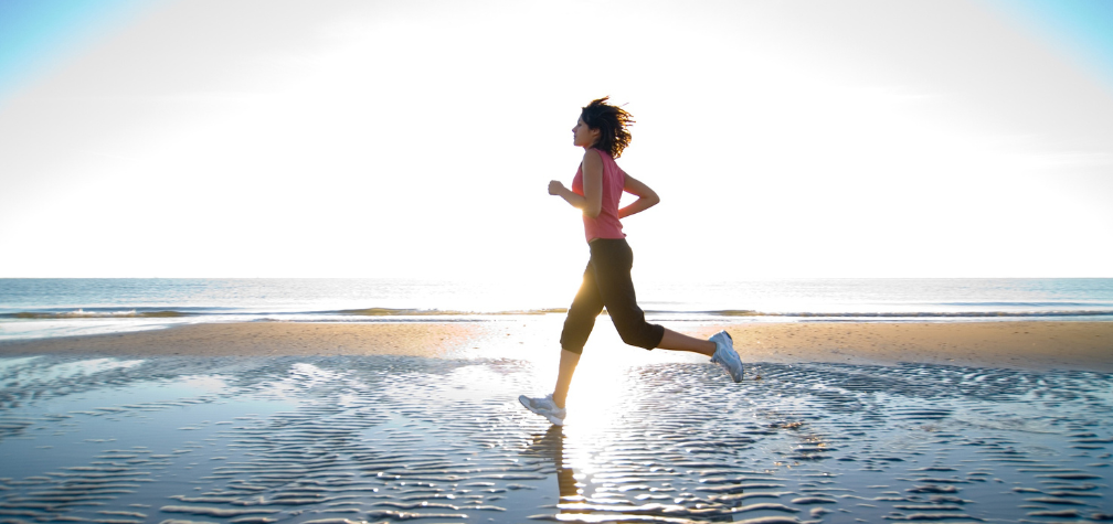 Why Beach Running Feels Like a Workout Upgrade (and Where Mizu Lab Fits In)